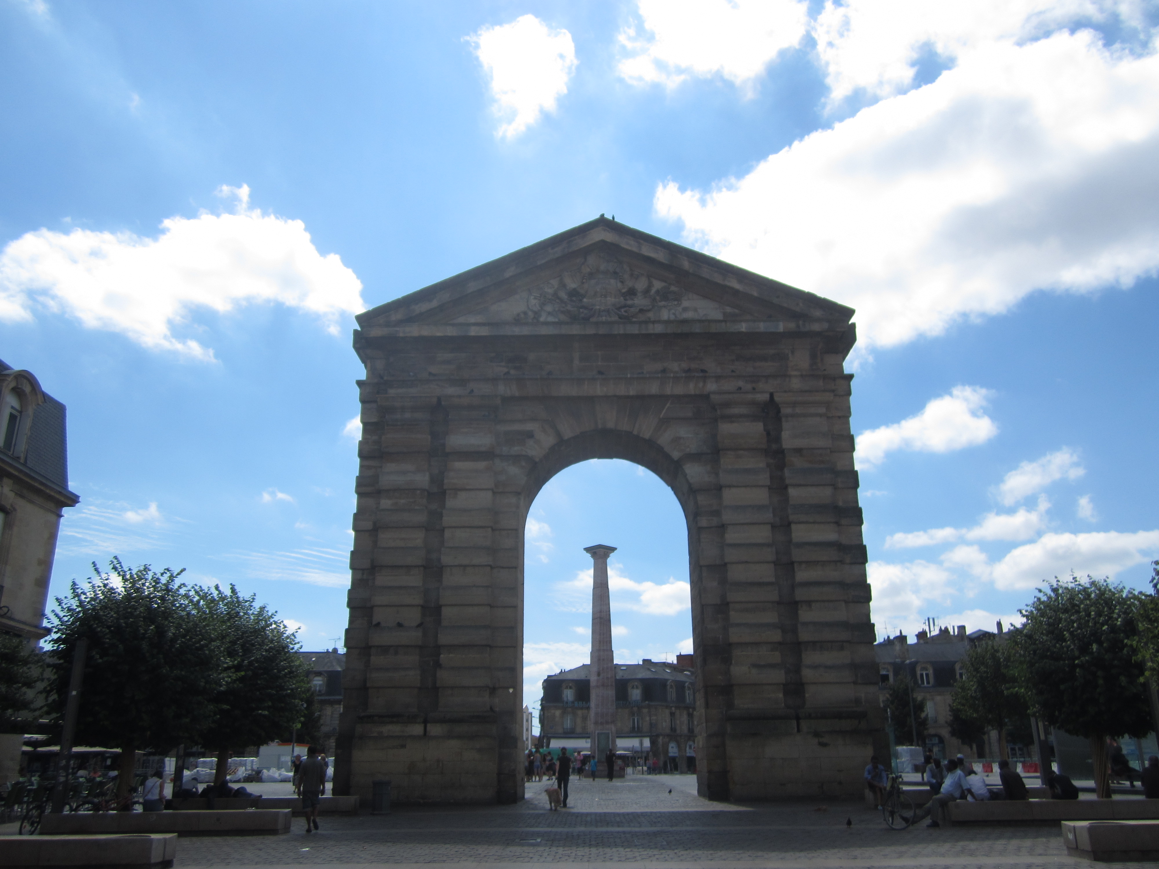 L'arche place de la victoire